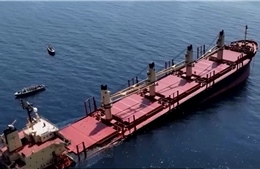 Tàu chở hàng của Hy Lạp bị trúng tên lửa trên Biển Đỏ