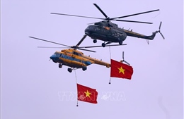 9 trực thăng bay chào mừng tại Lễ kỷ niệm 70 năm Chiến thắng Điện Biên Phủ 