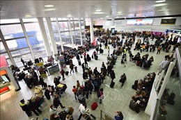 Các sân bay khắp nước Anh gặp sự cố