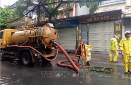 Hà Nội: Khẩn trương tiêu thoát nước, hạn chế mức thấp nhất thiệt hại do ngập úng gây ra