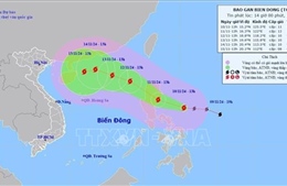 Bão Toraji gần Biển Đông, giật cấp 12