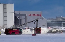 Canada: Máy bay lật ngửa khiến 19 người bị thương