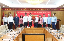 Trao quyết định của Ban Bí thư về điều động, phân công Phó Bí thư chuyên trách Đảng ủy MTTQ, các đoàn thể Trung ương