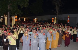 Trên 10.000 người tham gia lễ thắp nến cầu hòa bình trong khuôn khổ Đại lễ Vesak 2025