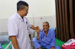 Gắp thành công đầu đạn nằm trong cơ thể một cựu chiến binh hơn 60 năm ​