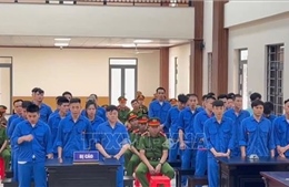 Xét xử 31 bị cáo mua bán trái phép chất ma túy, tàng trữ vũ khí quân dụng