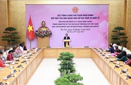 Thủ tướng Phạm Minh Chính gặp mặt các nhà ngoại giao nữ Việt Nam và quốc tế