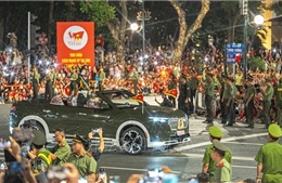Người dân chào đón các khối tổng hợp luyện diễu binh, diễu hành lần thứ nhất của sự kiện A80