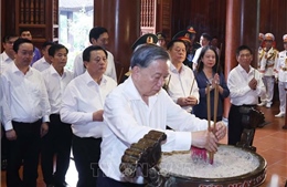 Tổng Bí thư Tô Lâm dâng hương tưởng nhớ Chủ tịch Hồ Chí Minh tại Nghệ An