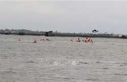 Khẩn trương tìm kiếm người bị mất tích do lũ cuốn và khi thả lưới đánh cá