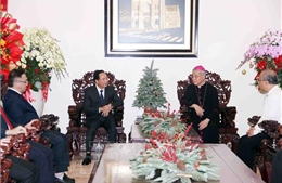 Trưởng Ban Tuyên giáo và Dân vận Trung ương chúc mừng Giáng sinh tại TP Hồ Chí Minh