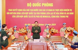 Trao quyết định cho 4 sĩ quan Quân đội thực hiện nhiệm vụ gìn giữ hòa bình Liên hợp quốc