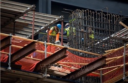 Mỹ siết chặt cấp giấy phép lao động