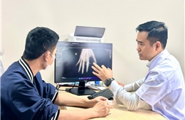 Lần đầu tiên vi phẫu thuật thành công cứu sống ngón tay đứt rời sau 25 giờ