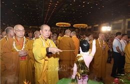 Đại lễ Phật đản: Hành trình ánh sáng - Chạm vào từ bi