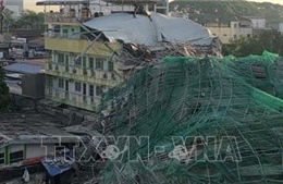 Philippines: Sập nhà đang xây dựng, hàng chục người mắc kẹt dưới đống đổ nát