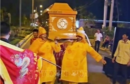 Làm rõ vụ việc khiêng quan tài có người sống nằm bên trong diễu hành trên phố
