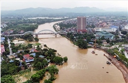 Ảnh hưởng bão số 4: Mực nước sông Cầu tại Trạm Đáp Cầu vượt báo động II