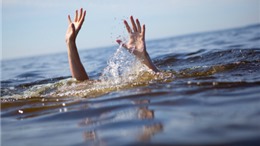 Thừa Thiên - Huế: 8 học sinh đi tắm biển, 2 em bị đuối nước