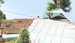 Dông lốc tại Bình Phước khiến nhiều căn nhà bị tốc mái