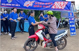 Kịp thời hỗ trợ thí sinh có hoàn cảnh khó khăn ở Bù Gia Mập, Bình Phước