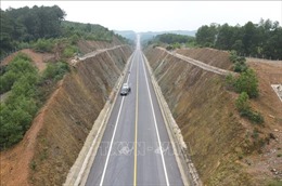Cao tốc Cam Lộ - La Sơn vẫn chưa hoàn thành nhiều hạng mục dù đã đến hạn
