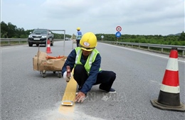 Khẩn trương lắp đặt bổ sung hệ thống an toàn trên cao tốc Cam Lộ - La Sơn