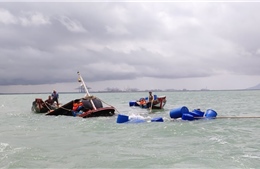 Chìm sà lan ở vùng biển Lý Sơn: Khẩn trương tìm kiếm các nạn nhân mất tích