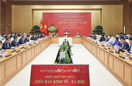 Thủ tướng chủ trì phiên họp Tiểu ban Kinh tế - Xã hội Đại hội XIV