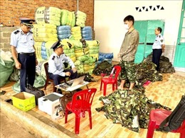 Đắk Lắk: Đồng loạt ra quân kiểm tra cơ sở kinh doanh quần áo rằn ri, quân phục