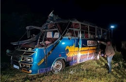 Thái Lan: Xe buýt hai tầng đâm vào gốc cây, hàng chục người thương vong