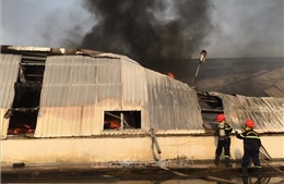 Dập tắt vụ cháy tại nhà máy sản xuất bánh kẹo ở Thừa Thiên - Huế