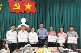 Tặng 2.000 cuốn sách cho huyện đảo Phú Quý