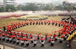 Cuốn hút màn đại Xoè Thái tỉnh Điện Biên với sự tham gia của 2.000 người