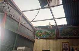 Thừa Thiên - Huế: Dông lốc làm tốc mái hơn 80 ngôi nhà