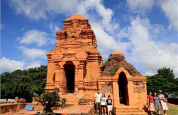 Vẻ đẹp tháp cổ Po Sah Inư trên đồi Bà Nài, Bình Thuận