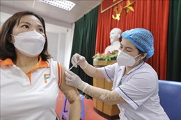 Hà Nội: Khuyến khích người dân chủ động tiêm vaccine phòng COVID-19