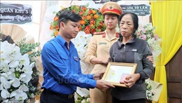 Vụ tấn công tại Đắk Lắk: Trao tặng và truy tặng Huy hiệu &#39;Tuổi trẻ dũng cảm&#39; cho 5 cán bộ, chiến sĩ Công an