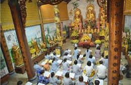 Lễ Thượng Nguyên ở chùa Phật Tích của cộng đồng người Việt tại Lào