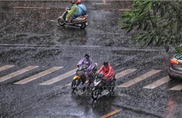 Cảnh báo mưa dông ở nội thành Hà Nội
