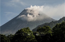 Núi lửa Ruang tại Indonesia phun trào, hàng trăm người sơ tán