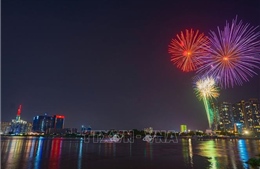 TP Hồ Chí Minh rực sáng trong màn pháo hoa kỷ niệm 48 năm thống nhất đất nước