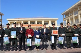 Phó Chủ tịch Quốc hội Trần Quang Phương thăm và tặng quà Tết tại Hà Tĩnh