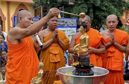 Lễ tắm Phật trong Tết cổ truyền Chôl Chnăm Thmây của đồng bào Khmer
