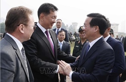 Chủ tịch nước và Tổng thống Mông Cổ thăm Bộ Tư lệnh Cảnh sát cơ động