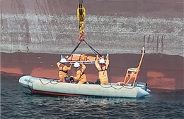 Cấp cứu kịp thời, đưa thuyền viên Philippines gặp nạn về bờ an toàn