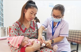 TP Hồ Chí Minh: Người dân mòn mỏi chờ vaccine Tiêm chủng mở rộng