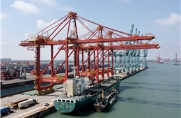 Thặng dư thương mại Trung Quốc vượt mốc kỷ lục 1.000 tỷ USD