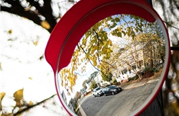 Gây họa vì tự ý chỉnh gương giao thông cho ‘hợp phong thủy’