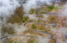 Trung Quốc tăng tốc xây dựng hạ tầng chiến lược tại Tân Cương và Tây Tạng 